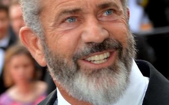 Mel Gibson apologizes after mocking an ASL interpreter