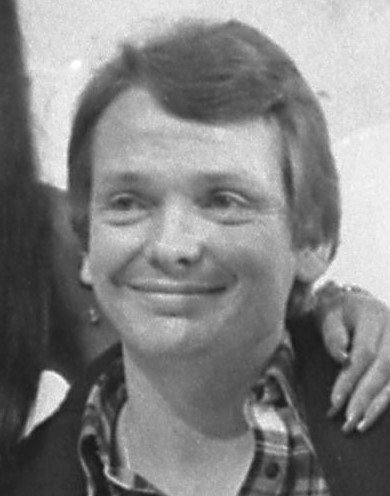 Bob Mackie, Designer for Cher and TV, Dies at 87