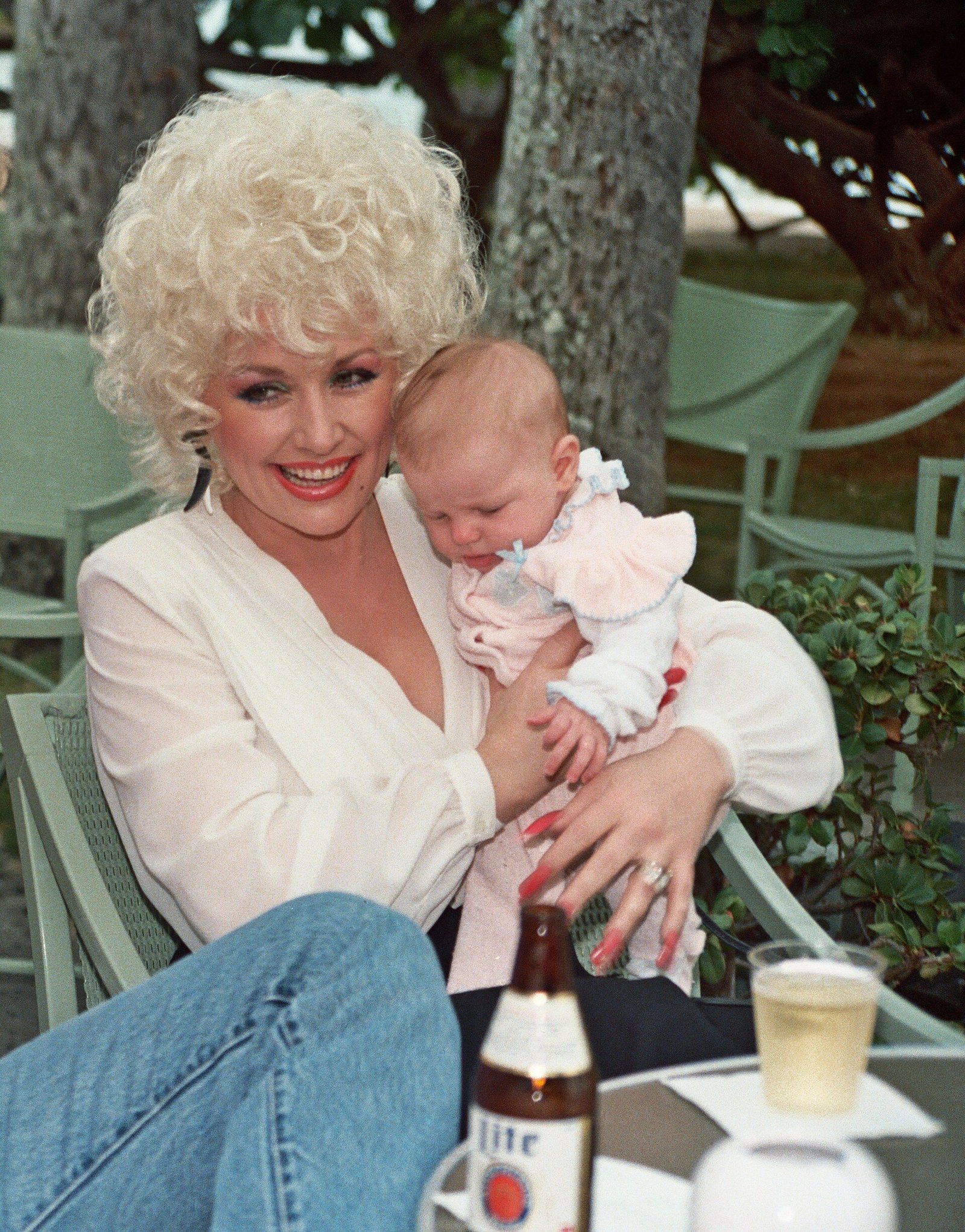 Reba McEntire Leads Dolly Parton Tribute at the Emmys