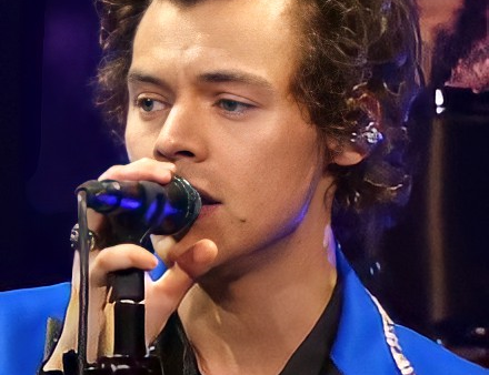 Harry Styles and Zoë Kravitz Share a Rare NYC Kiss