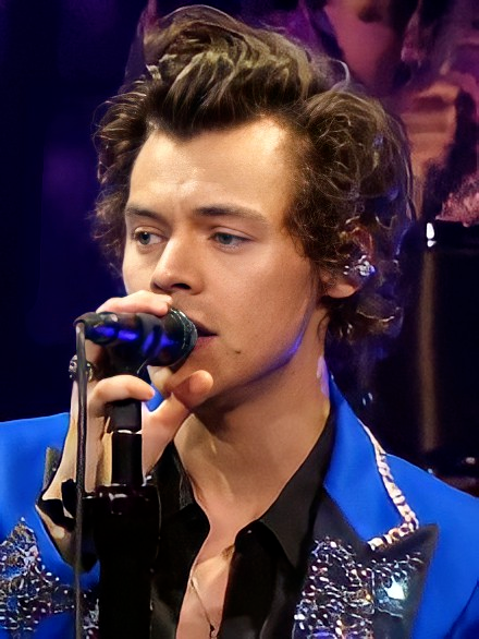 Harry Styles and Zoë Kravitz Share a Rare NYC Kiss