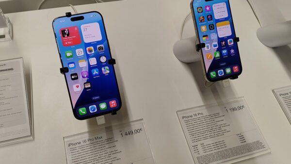 Apple Reportedly Developing Two iPhone Game Controllers
