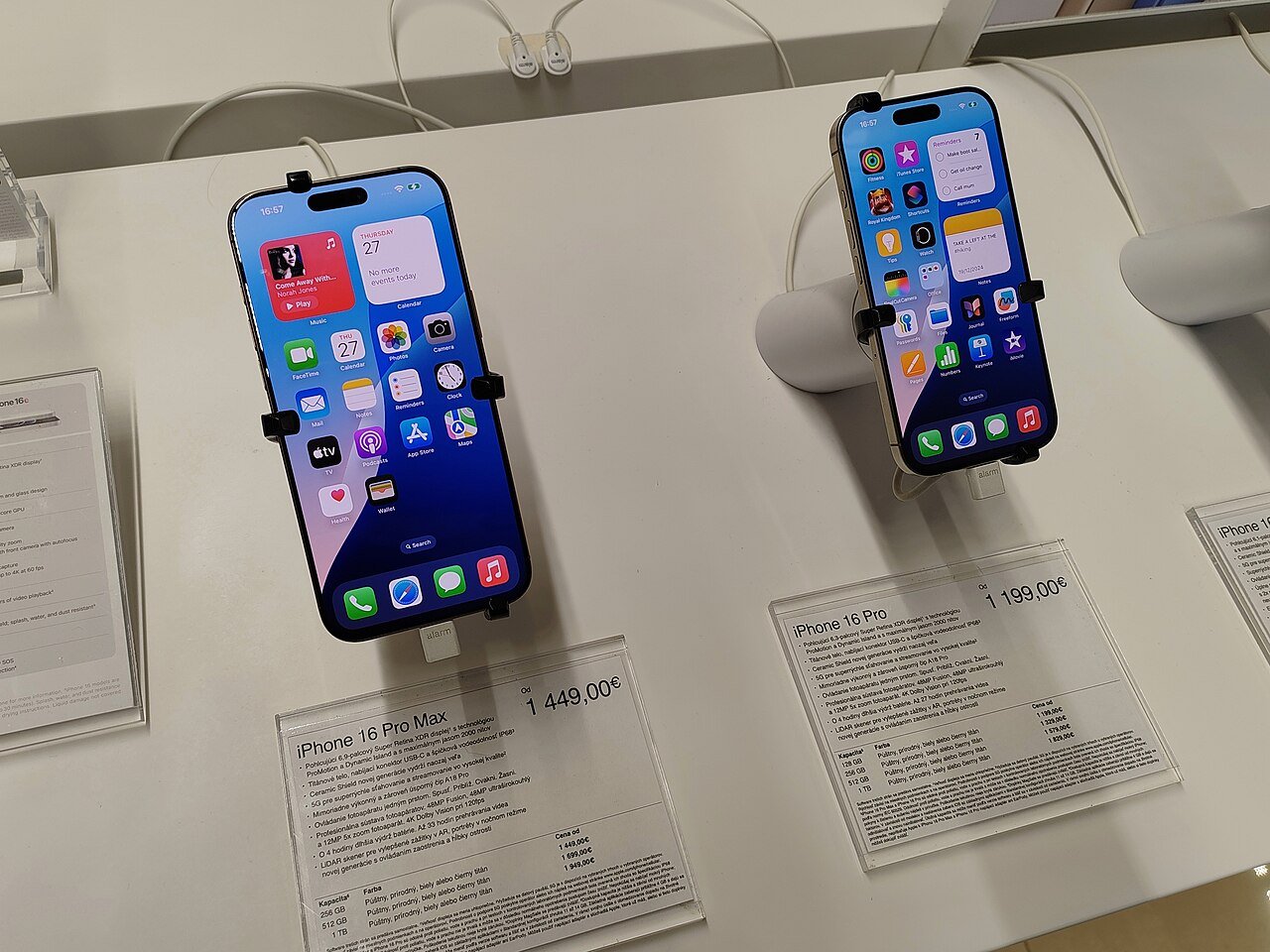 Apple Reportedly Developing Two iPhone Game Controllers