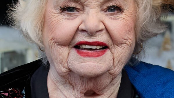 June Squibb and Linda Hamilton Join ‘Hot Curlers’