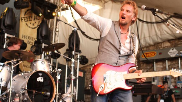 Kenny Loggins Reveals His Secret Hawaii Wedding