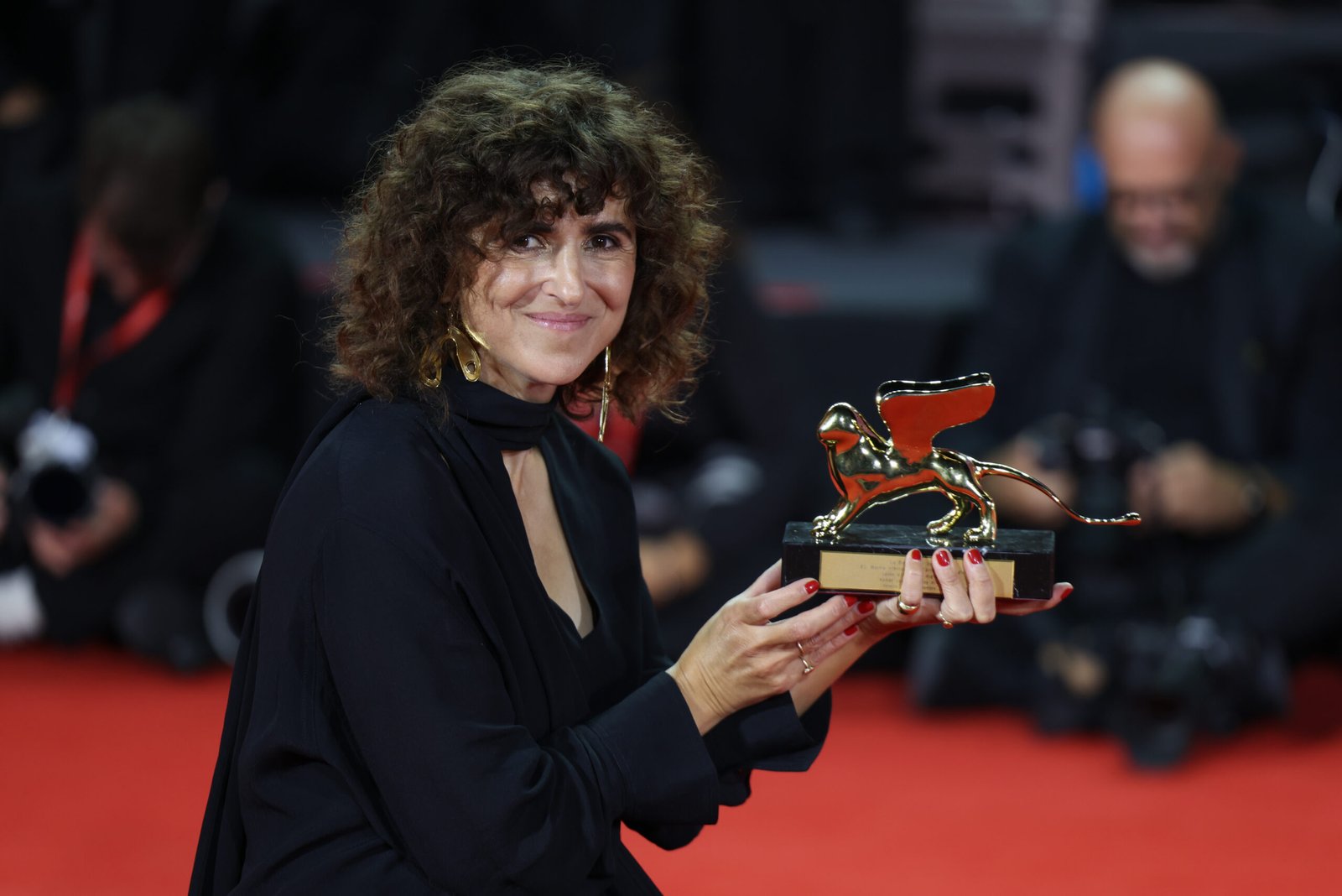 ‘Woman Unknown’ Wins the Golden Lion at Venice