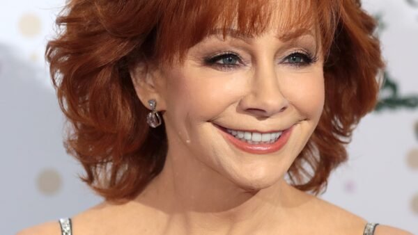 Reba McEntire Reflects on Dolly Parton’s Missed Call