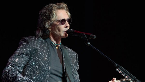 Rick Springfield goes viral for his energetic stage presence at 77