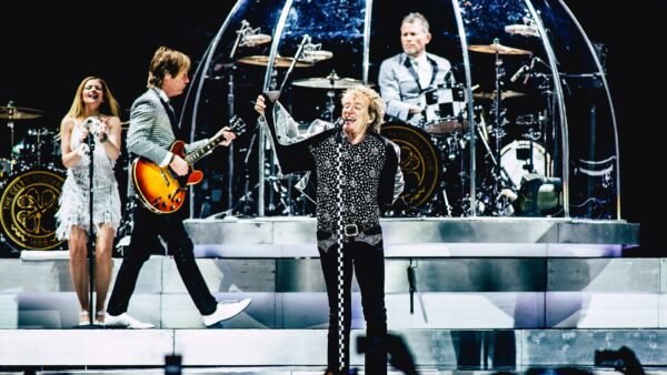 Rod Stewart Sets ‘The Final Encore’ Farewell Tour for 2027