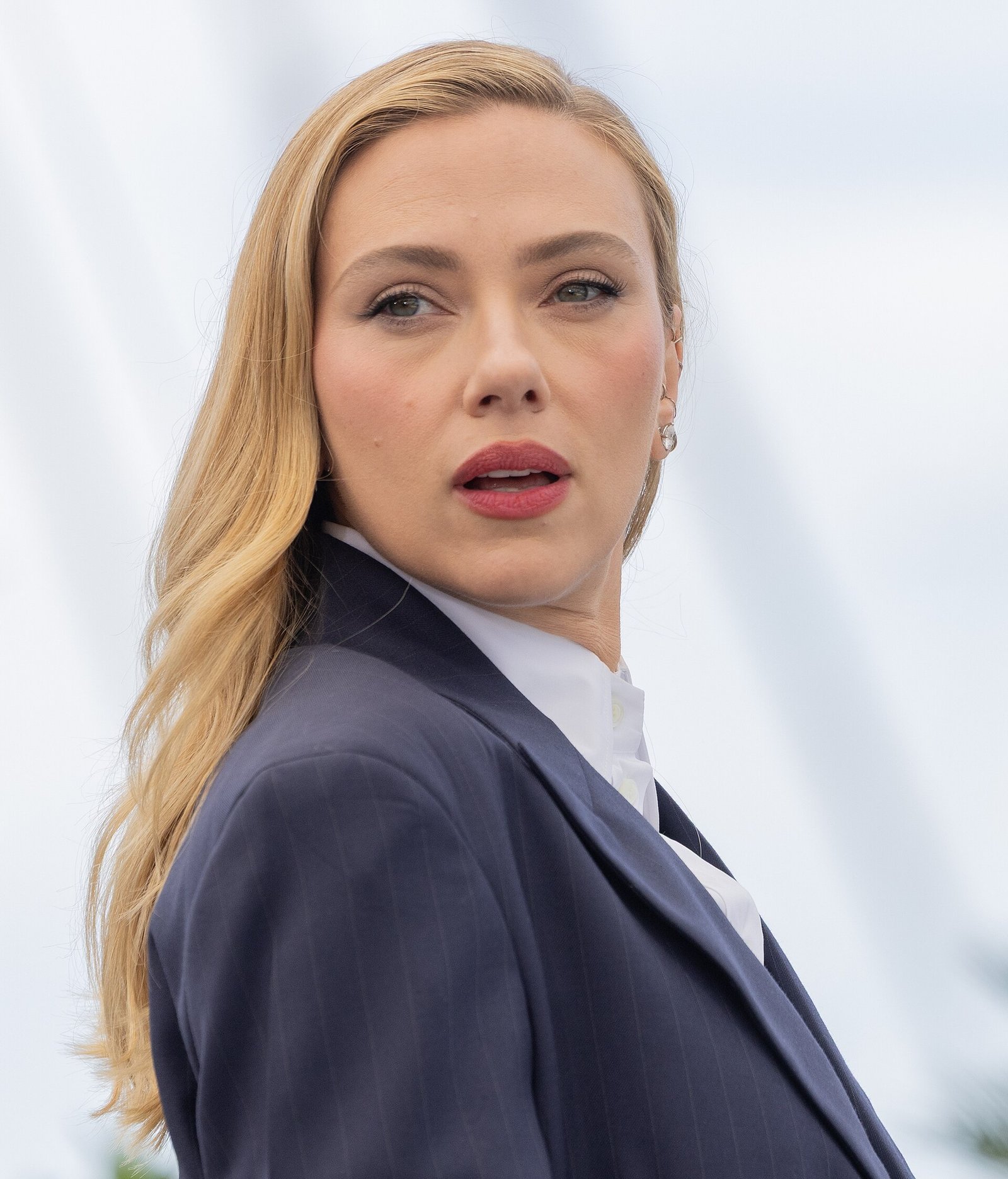 Scarlett Johansson Reunites With ‘Paper Tiger’ Cast at NYFF