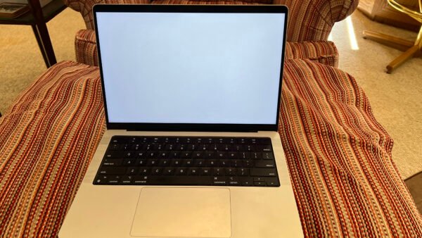 Apple Unveils 14-Inch MacBook Pro With M6 Chip