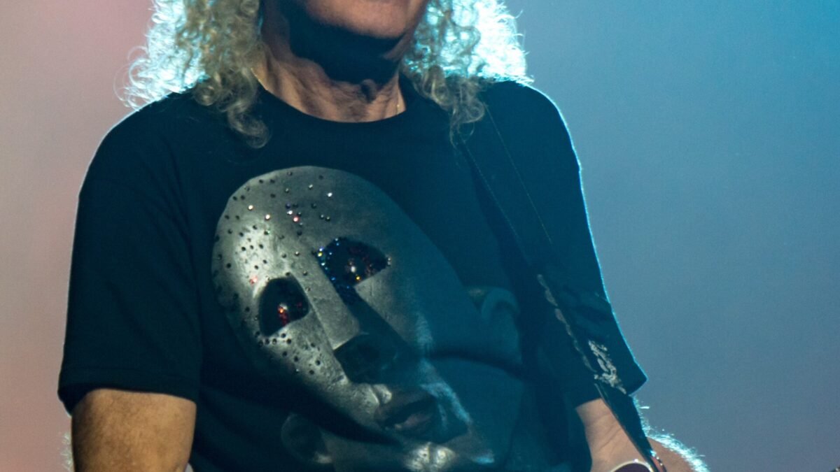 Brian May Brings Queen-Style Guitar to ‘Masters of the Universe’