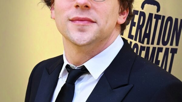 Jesse Eisenberg Is Developing an A24 Series Set in 2002