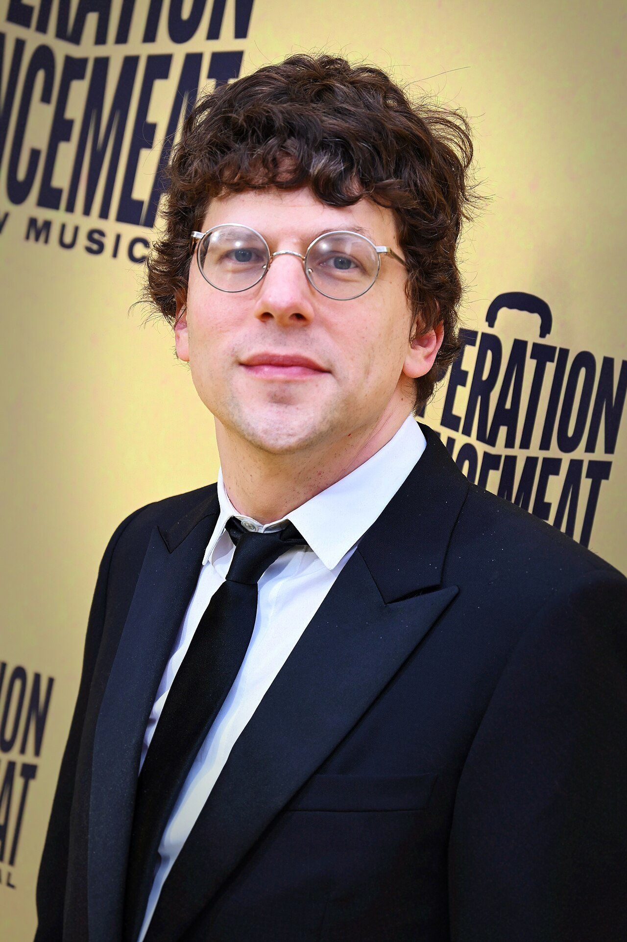 Jesse Eisenberg Is Developing an A24 Series Set in 2002
