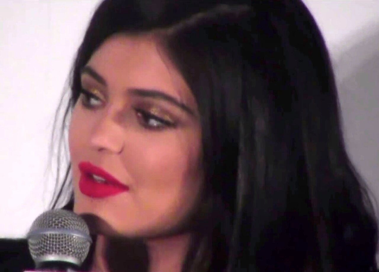 Kylie Jenner Makes a Surprise Victoria’s Secret Runway Debut