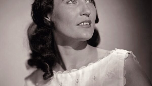 Loretta Lynn’s ‘Van Lear Rose’ Returns to Streaming