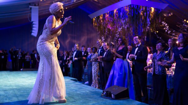 Mary J. Blige Shuts Down a Heckler During Las Vegas Show